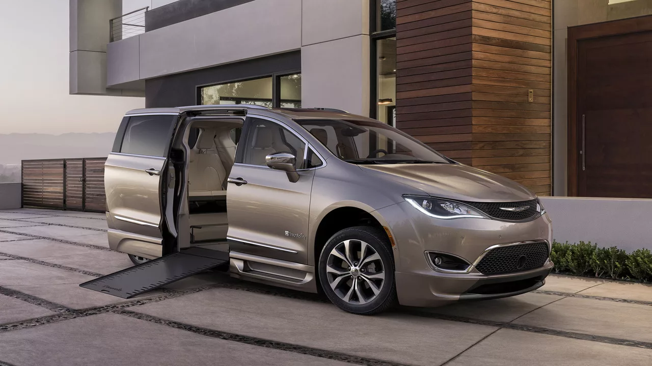 BraunAbility In-Floor Chrysler Pacifica Wheelchair Accessible Van